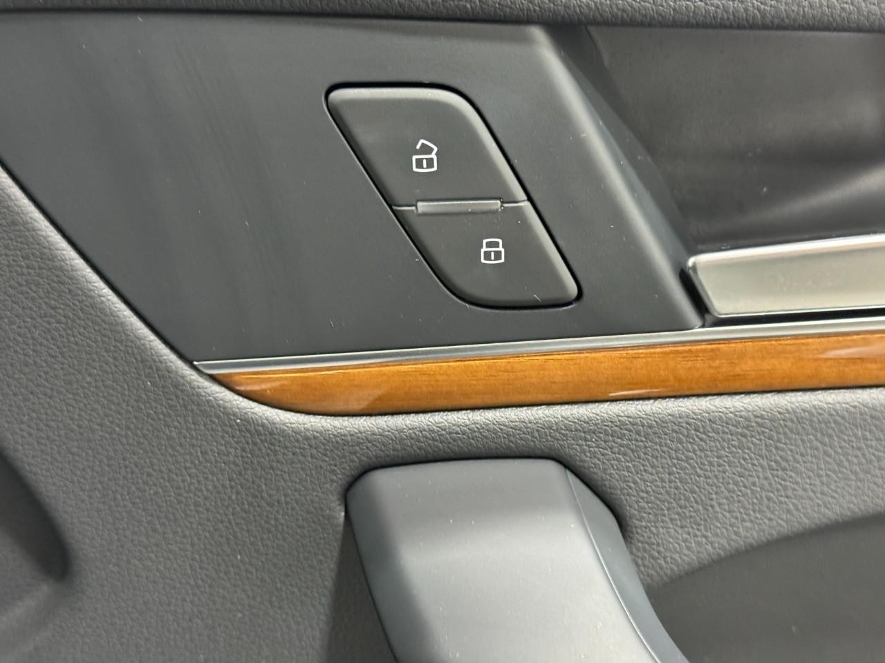 Audi Q5 Vehicle Full-screen Gallery Image 22