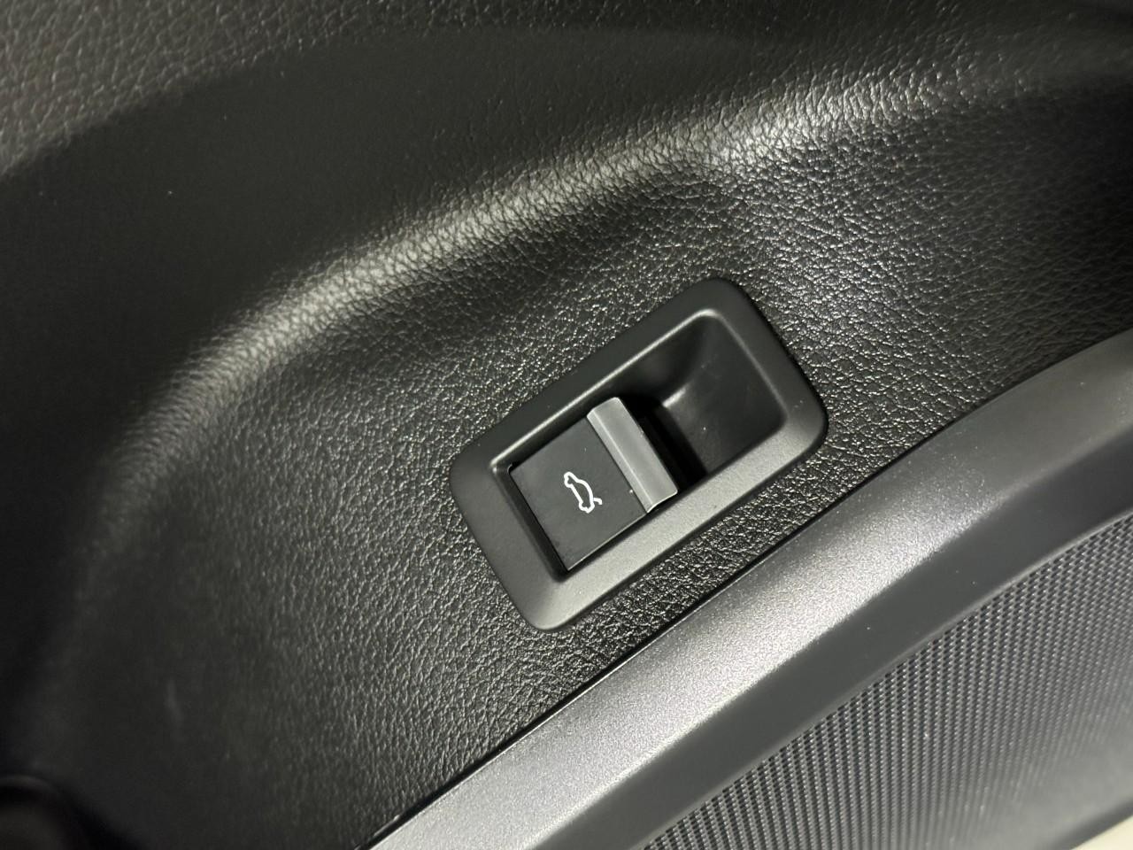 Audi Q5 Vehicle Full-screen Gallery Image 26