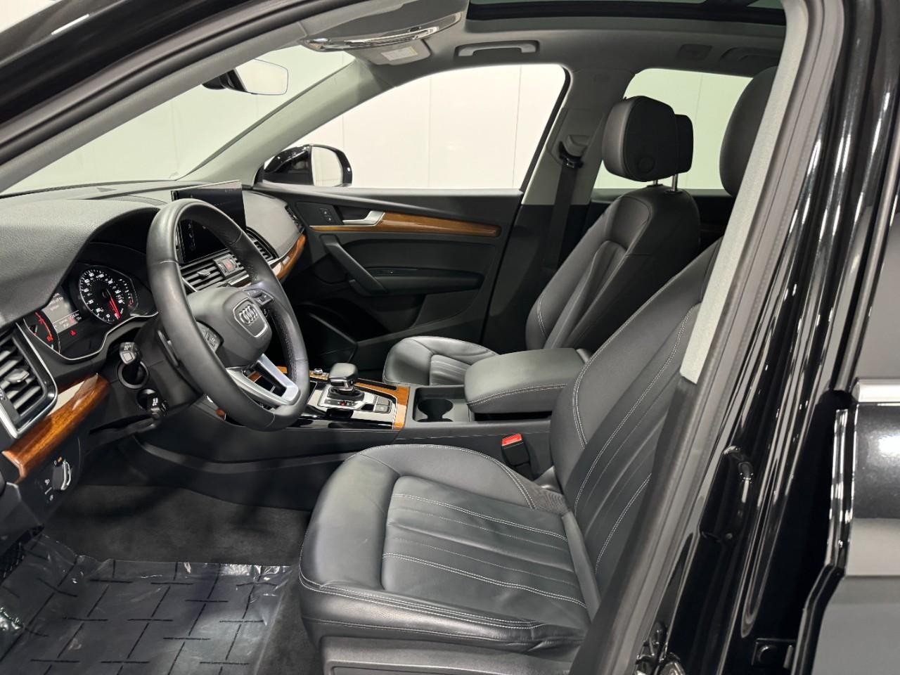 Audi Q5 Vehicle Full-screen Gallery Image 27