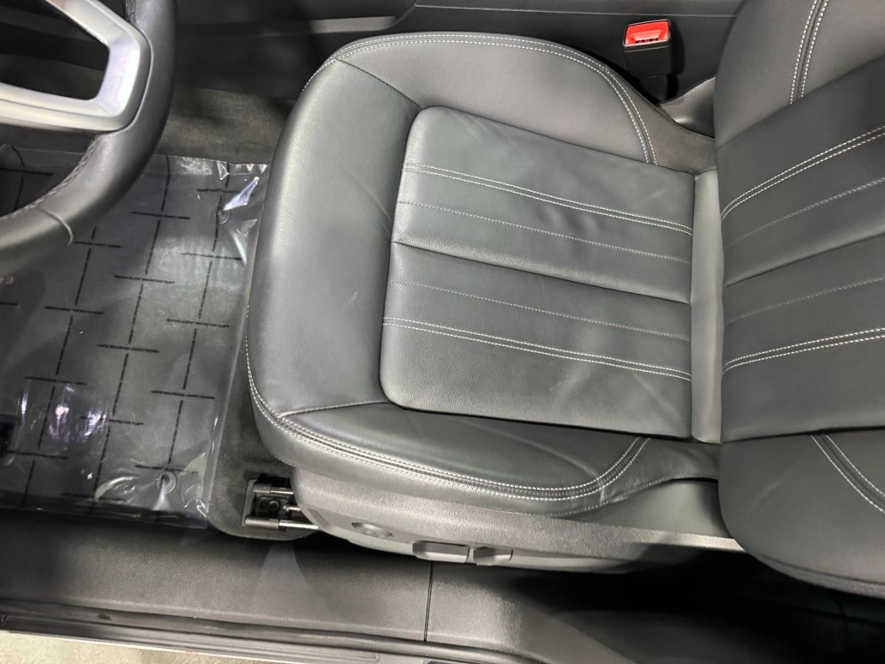 Audi Q5 Vehicle Full-screen Gallery Image 28