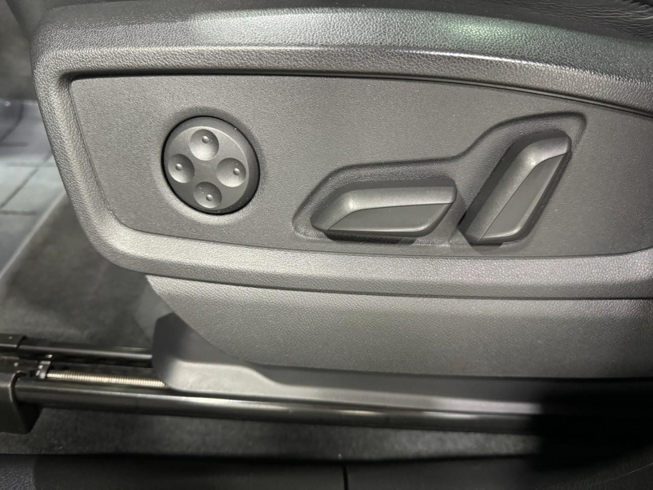 Audi Q5 Vehicle Full-screen Gallery Image 29