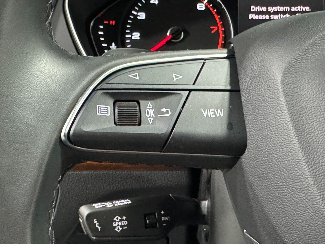 Audi Q5 Vehicle Full-screen Gallery Image 32