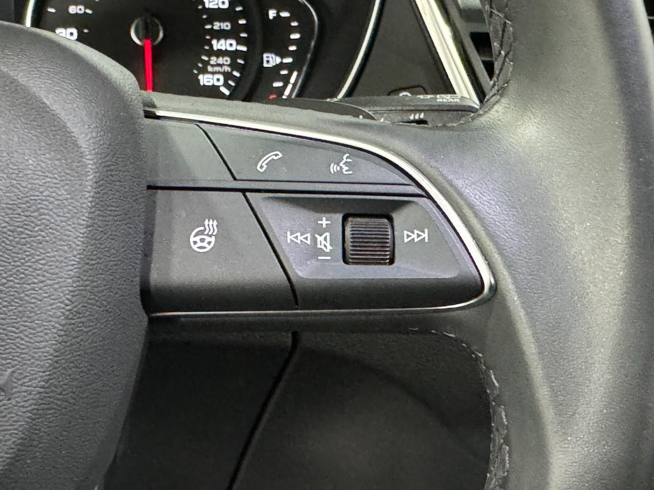 Audi Q5 Vehicle Full-screen Gallery Image 33