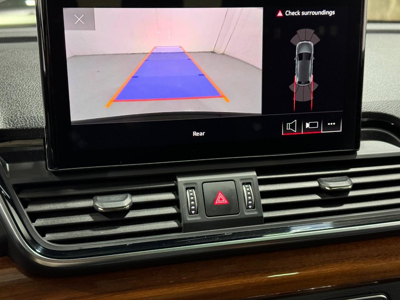 Audi Q5 Vehicle Full-screen Gallery Image 35