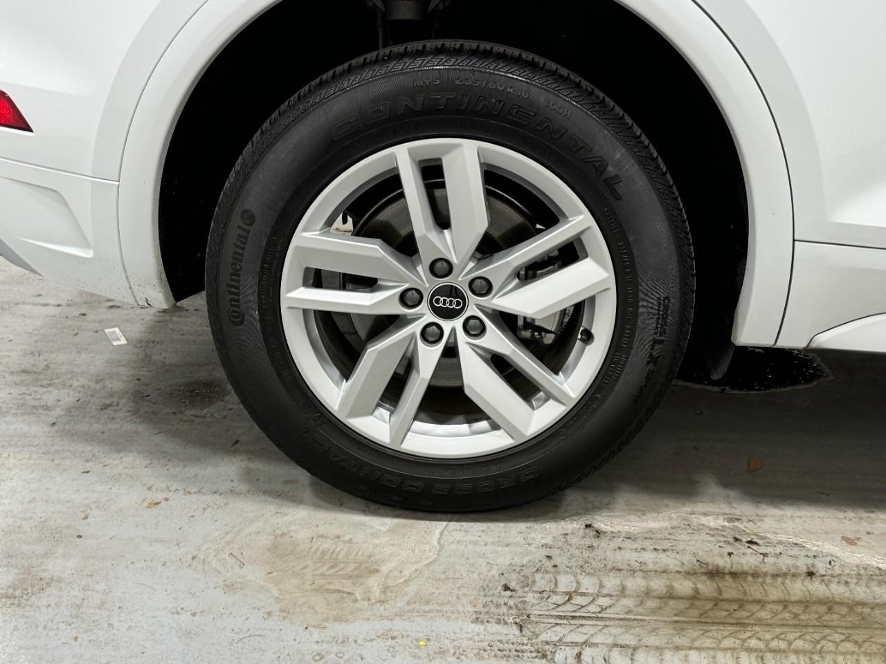 Audi Q5 Vehicle Full-screen Gallery Image 5