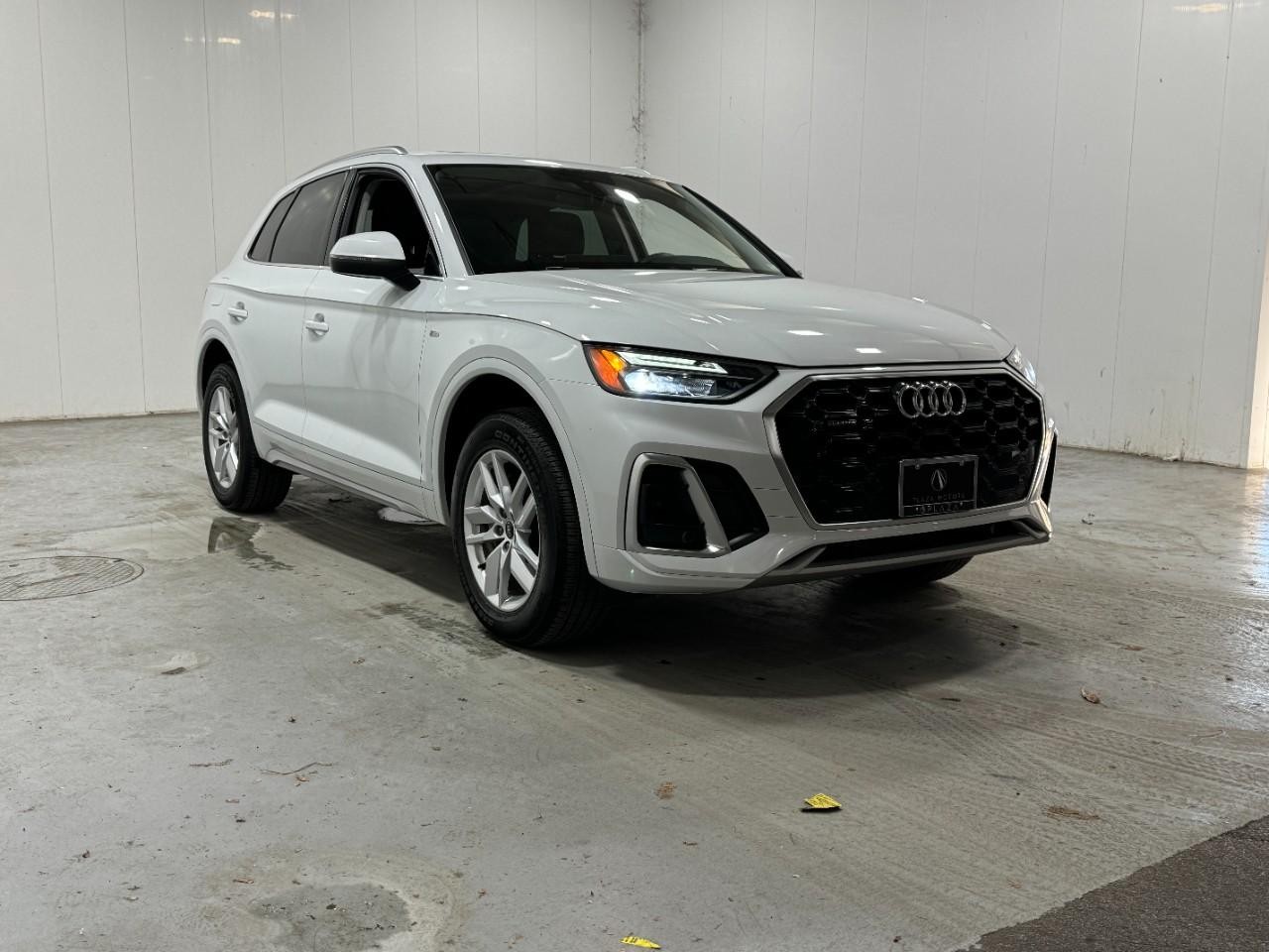 Audi Q5 Vehicle Full-screen Gallery Image 6