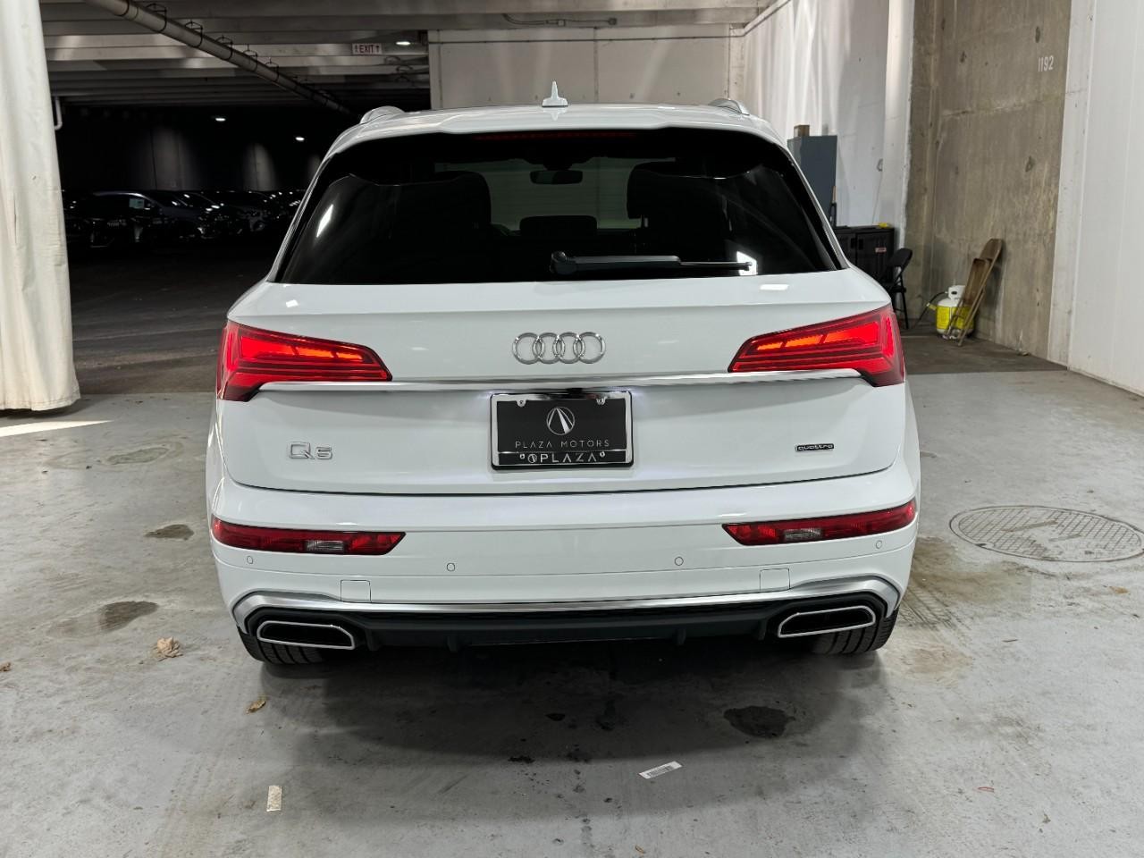 Audi Q5 Vehicle Full-screen Gallery Image 9