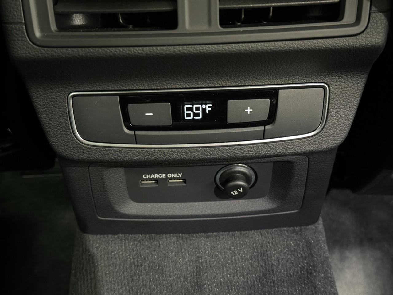 Audi Q5 Vehicle Full-screen Gallery Image 11