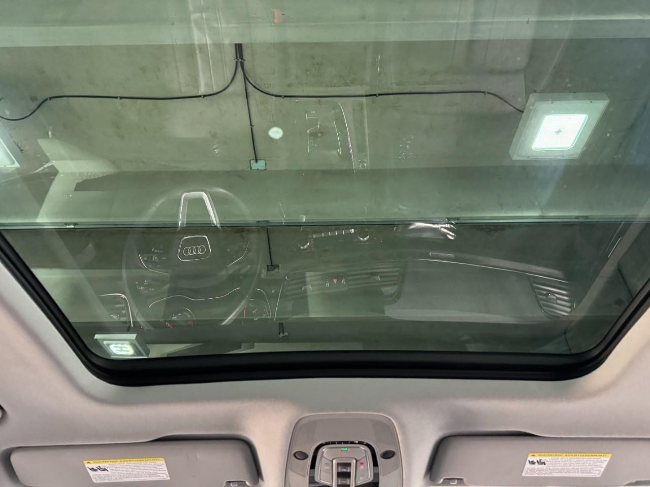 Audi Q5 Vehicle Full-screen Gallery Image 12