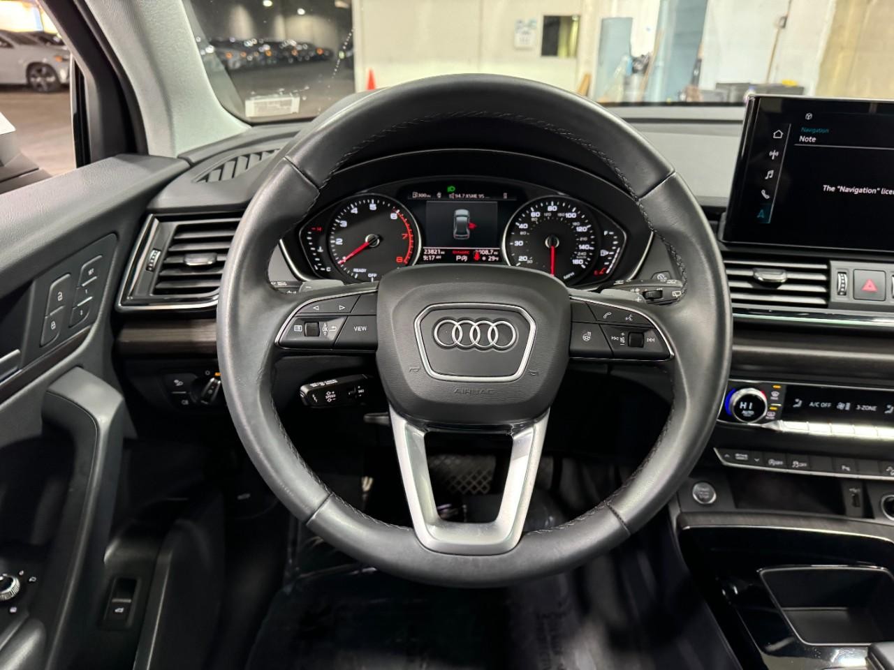 Audi Q5 Vehicle Full-screen Gallery Image 14