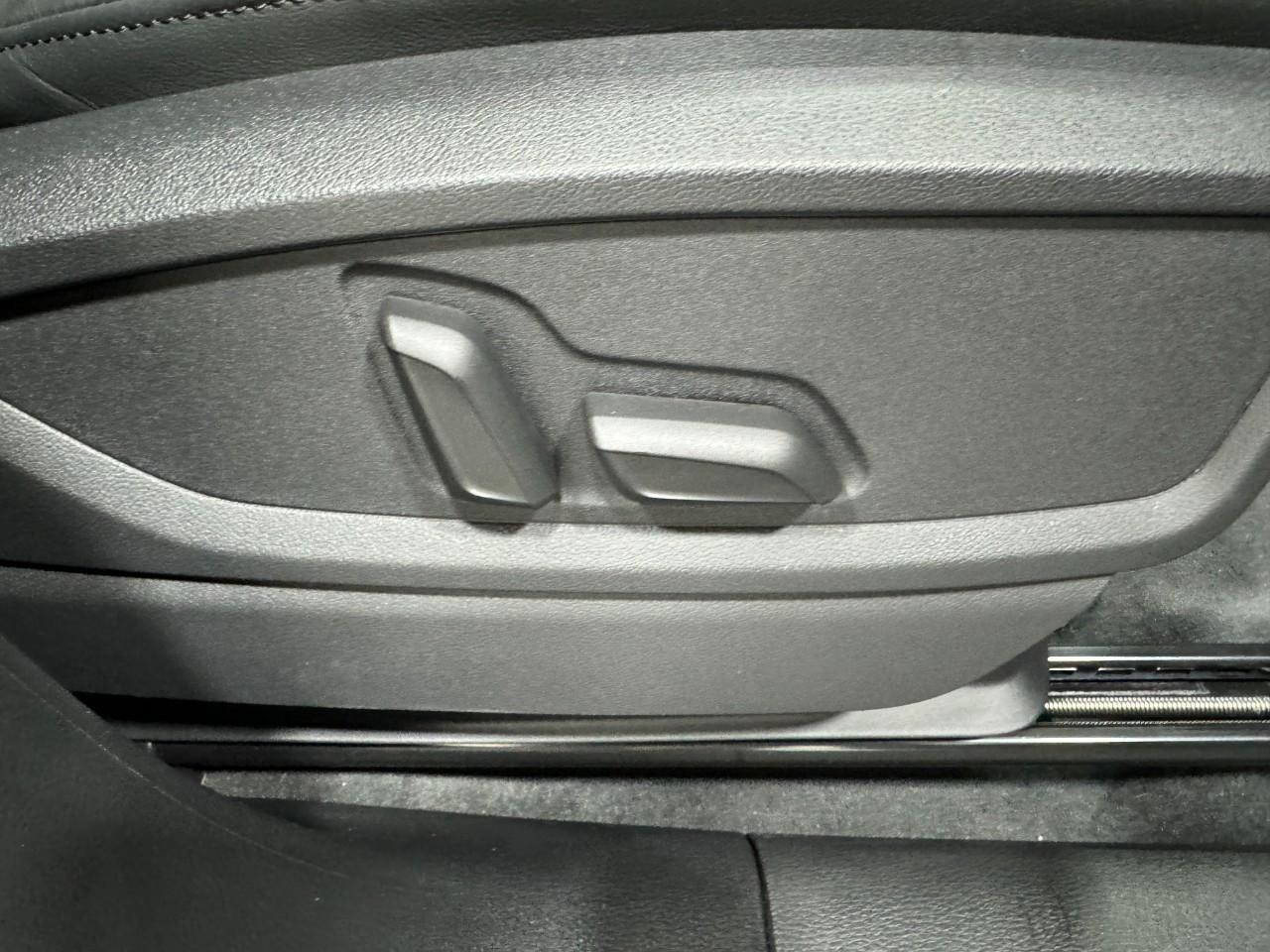 Audi Q5 Vehicle Full-screen Gallery Image 21