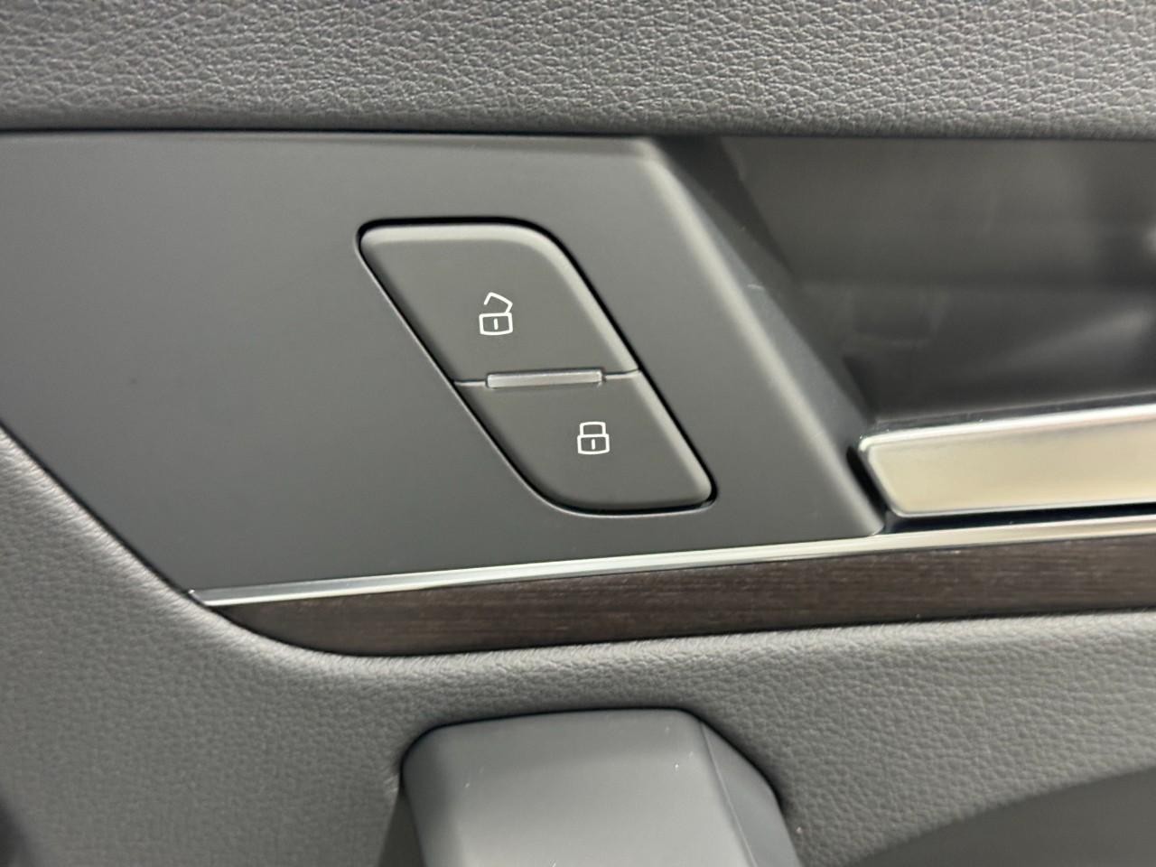 Audi Q5 Vehicle Full-screen Gallery Image 22