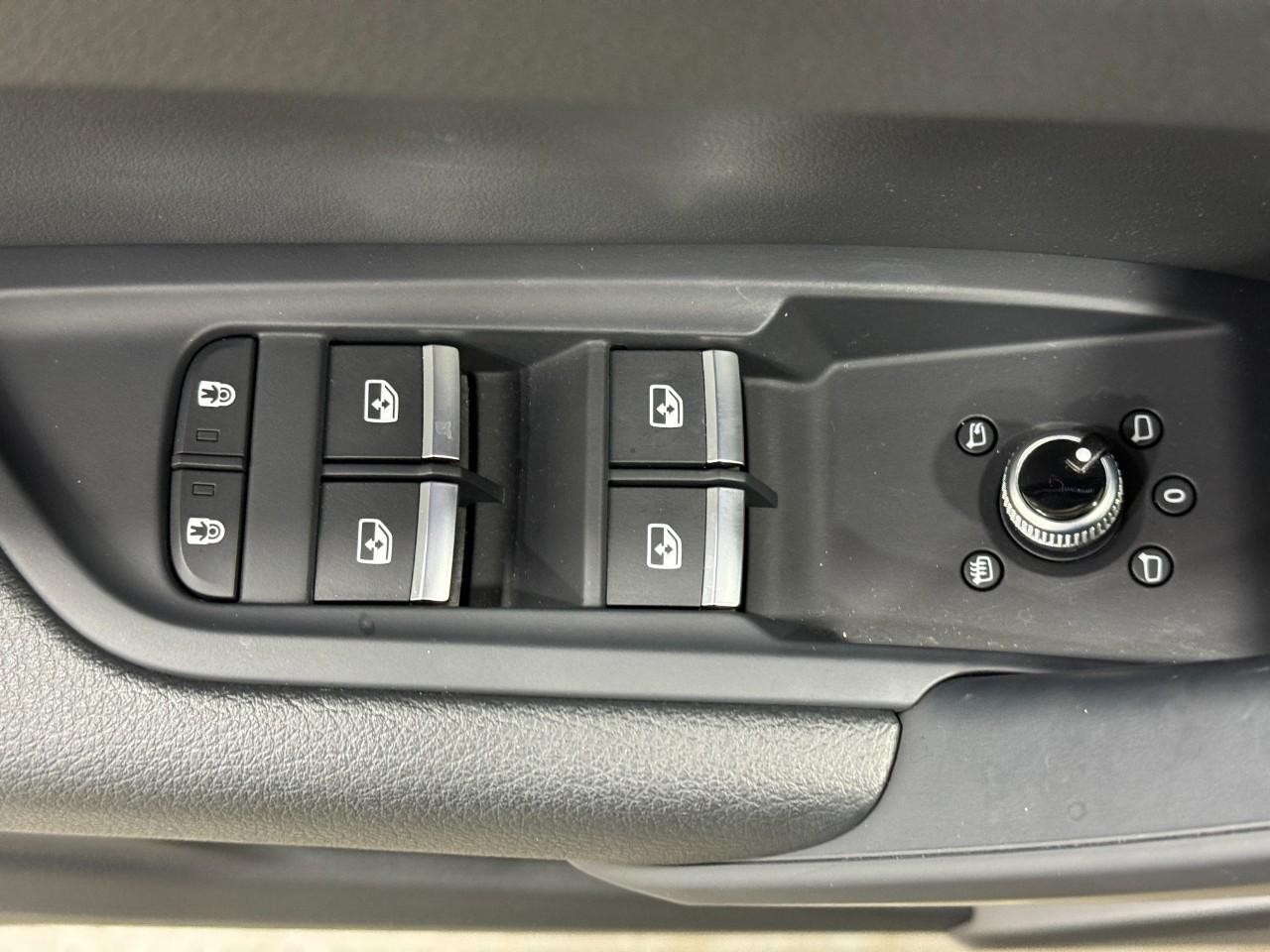 Audi Q5 Vehicle Full-screen Gallery Image 25