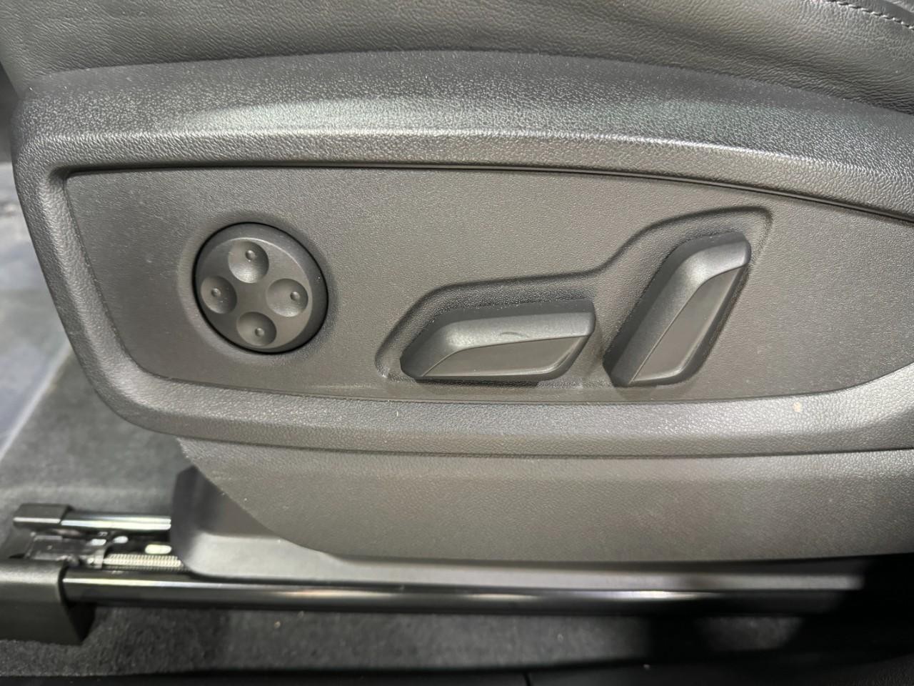 Audi Q5 Vehicle Full-screen Gallery Image 29