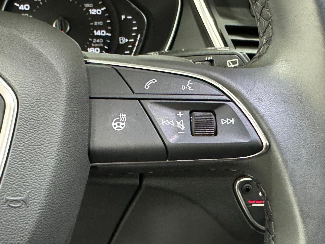 Audi Q5 Vehicle Full-screen Gallery Image 33