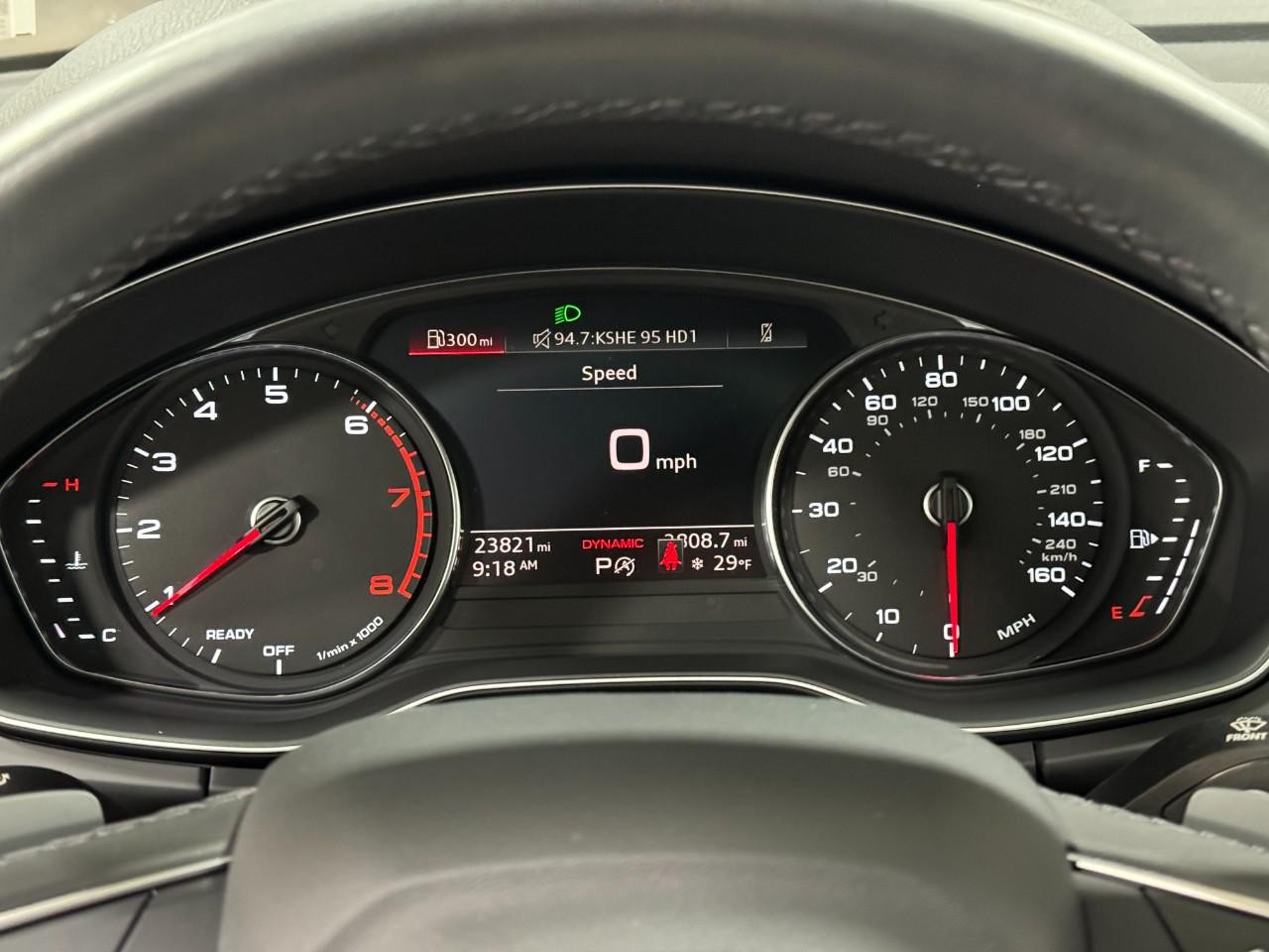 Audi Q5 Vehicle Full-screen Gallery Image 34