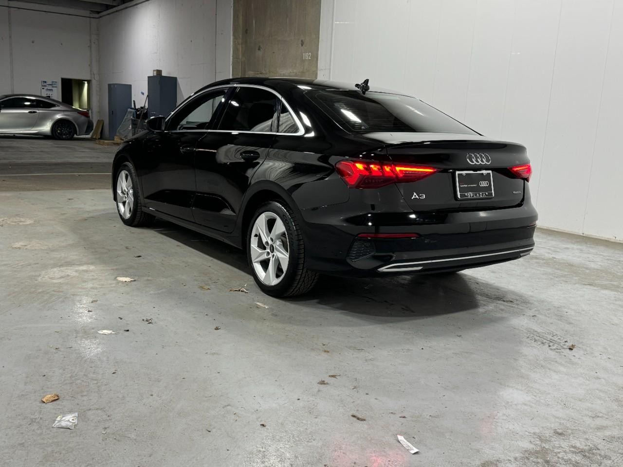 Audi A3 Vehicle Full-screen Gallery Image 3