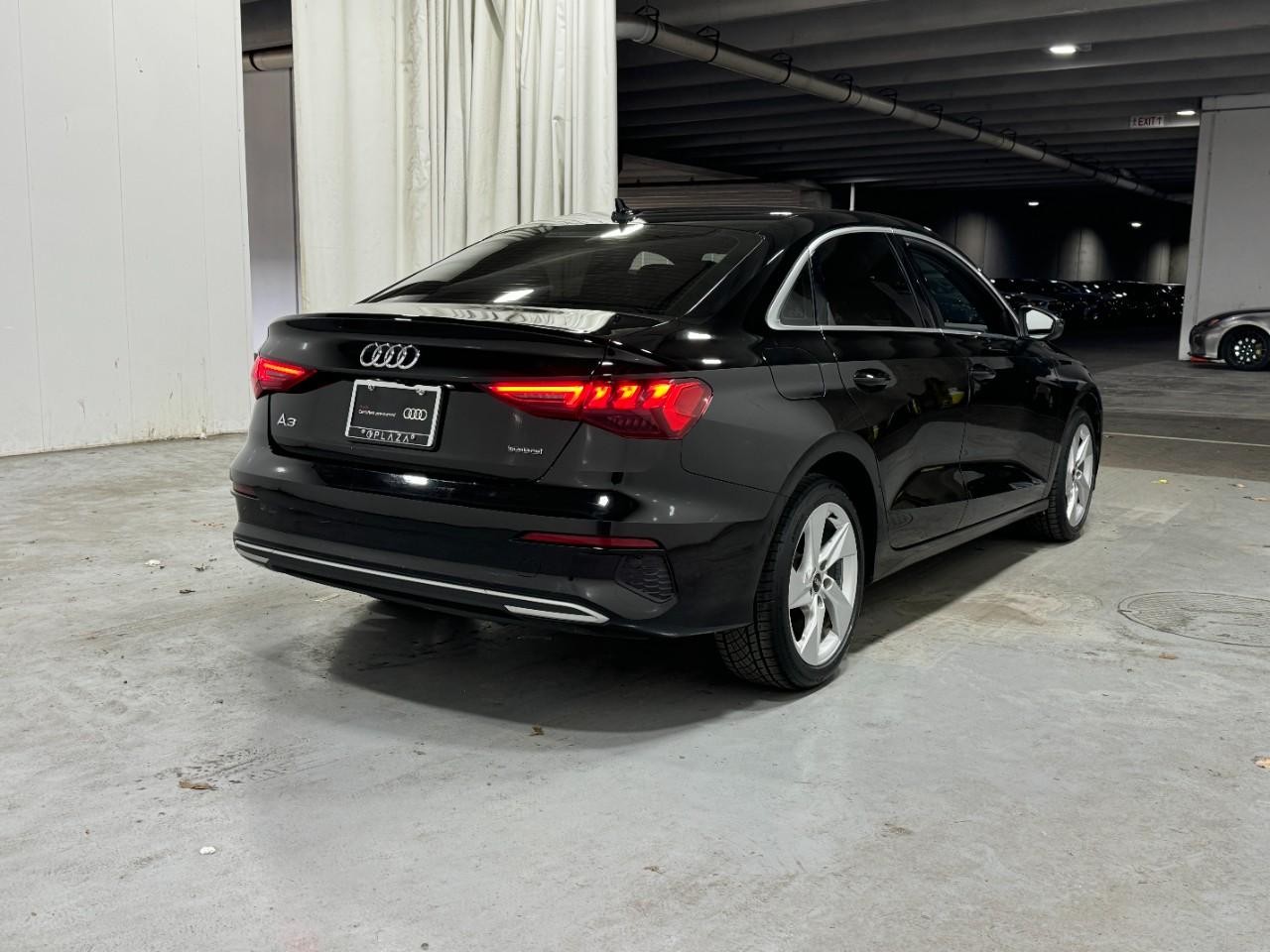 Audi A3 Vehicle Full-screen Gallery Image 4