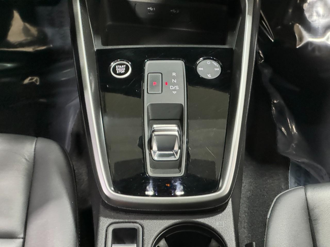 Audi A3 Vehicle Full-screen Gallery Image 16