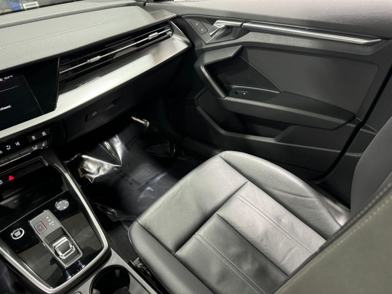 Audi A3 Vehicle Full-screen Gallery Image 17