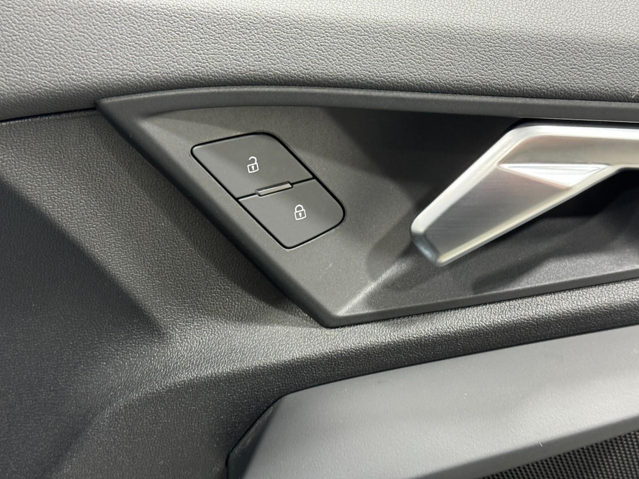 Audi A3 Vehicle Full-screen Gallery Image 21