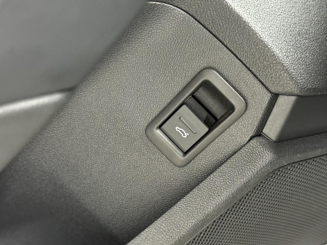 Audi A3 Vehicle Full-screen Gallery Image 25