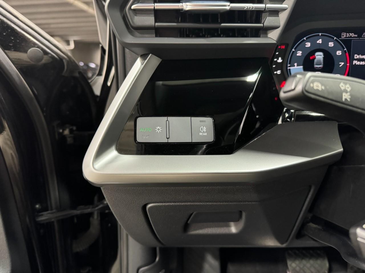 Audi A3 Vehicle Full-screen Gallery Image 29