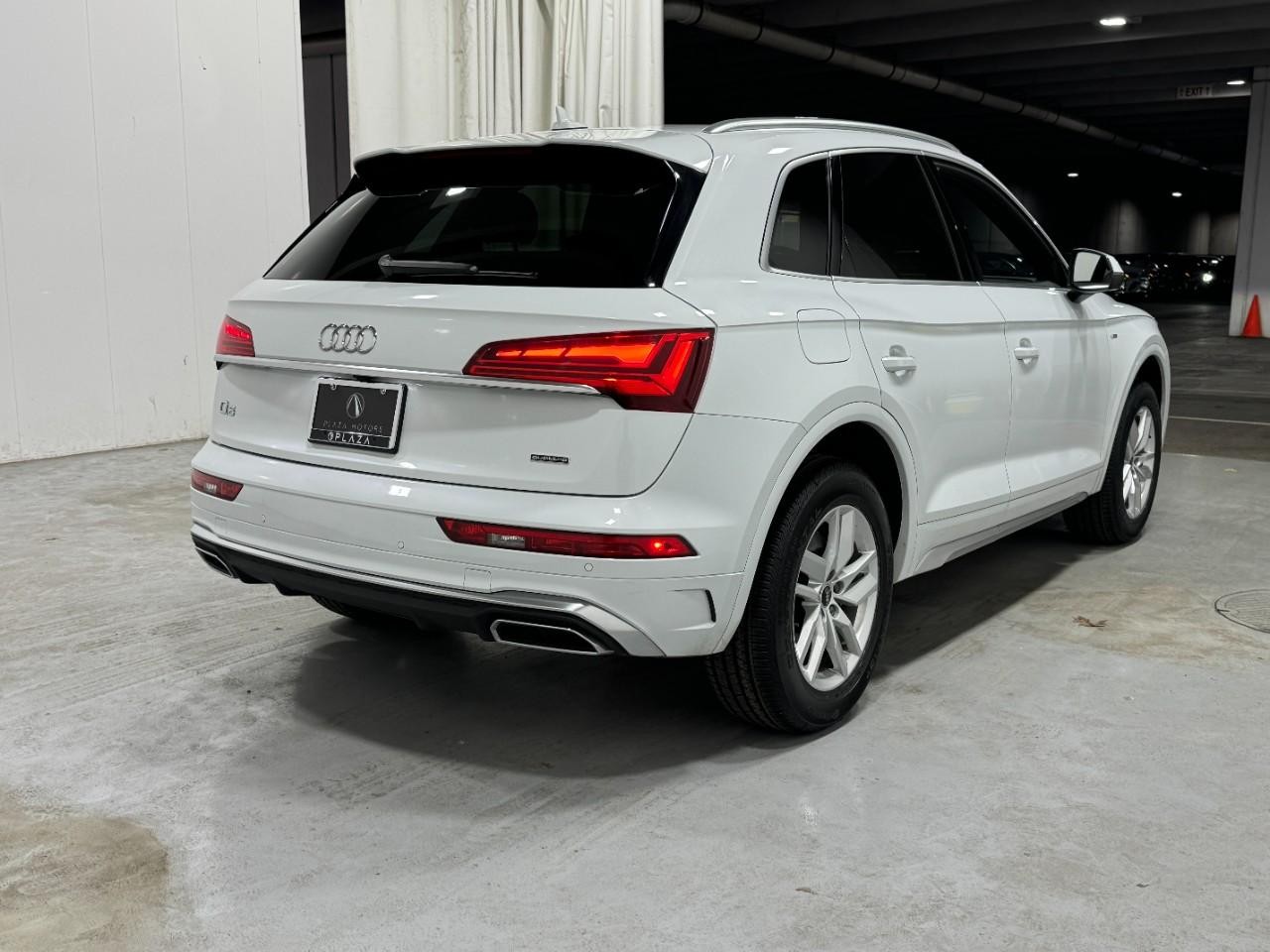 Audi Q5 Vehicle Full-screen Gallery Image 04