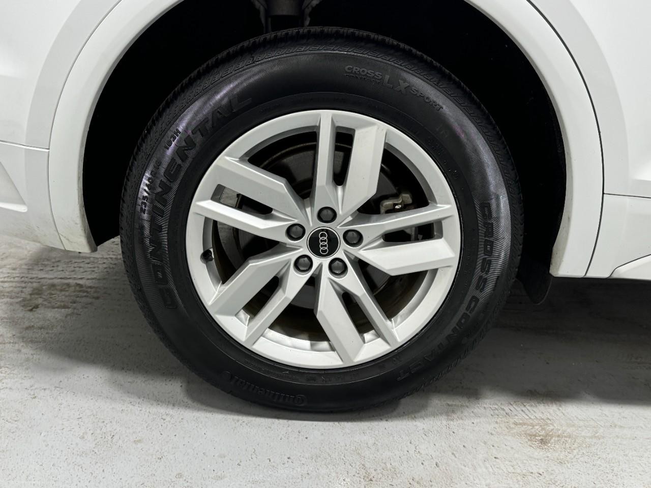 Audi Q5 Vehicle Full-screen Gallery Image 05