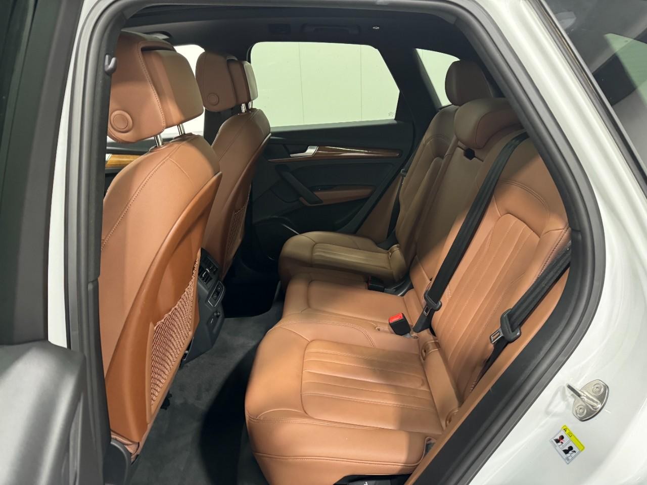 Audi Q5 Vehicle Full-screen Gallery Image 07