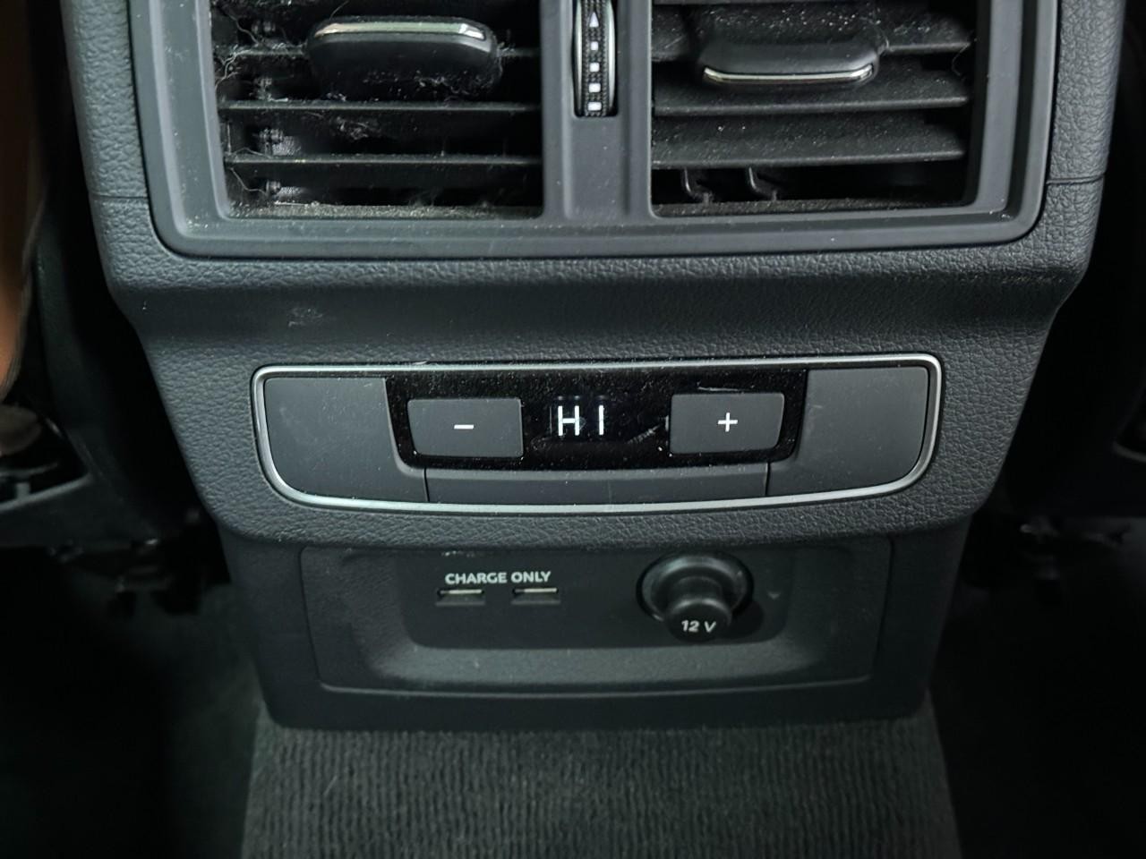 Audi Q5 Vehicle Full-screen Gallery Image 10