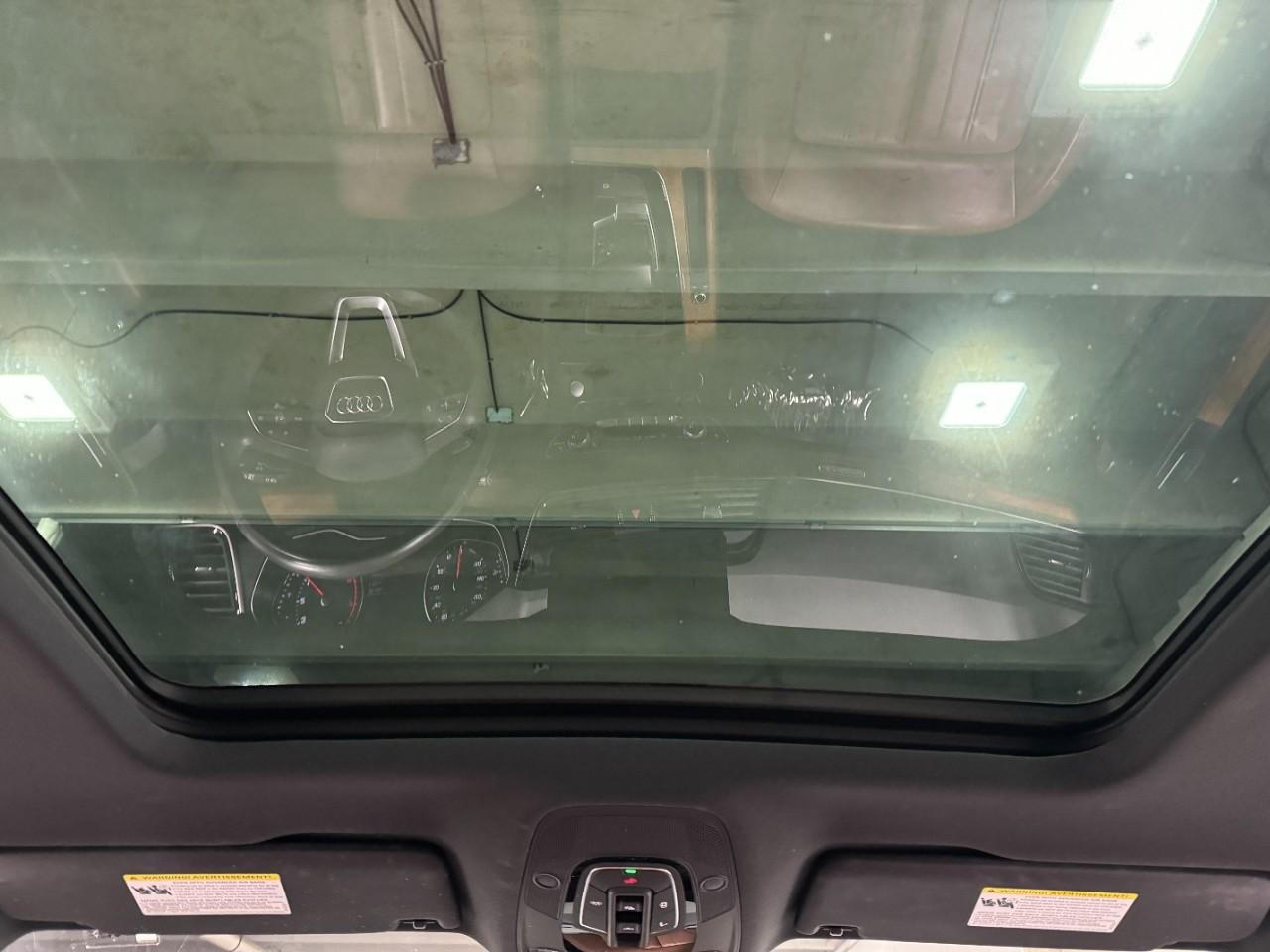 Audi Q5 Vehicle Full-screen Gallery Image 11