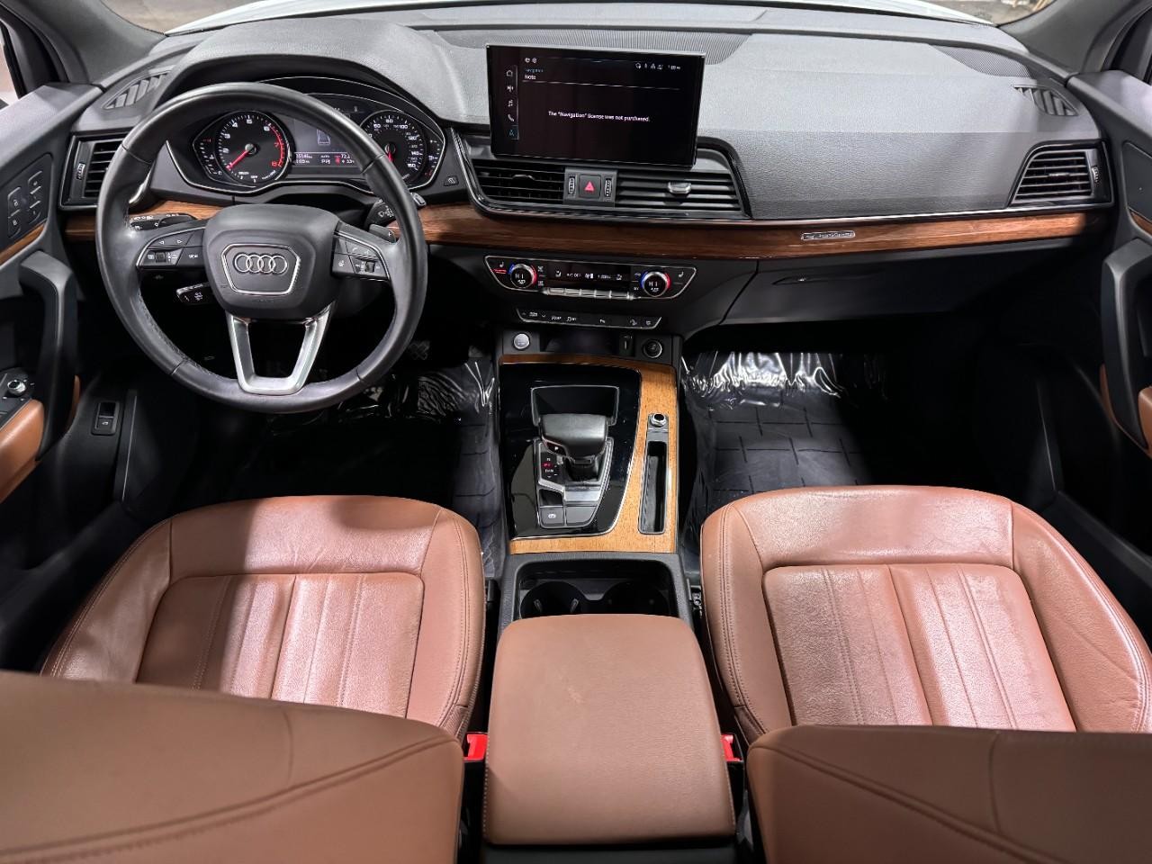 Audi Q5 Vehicle Full-screen Gallery Image 12