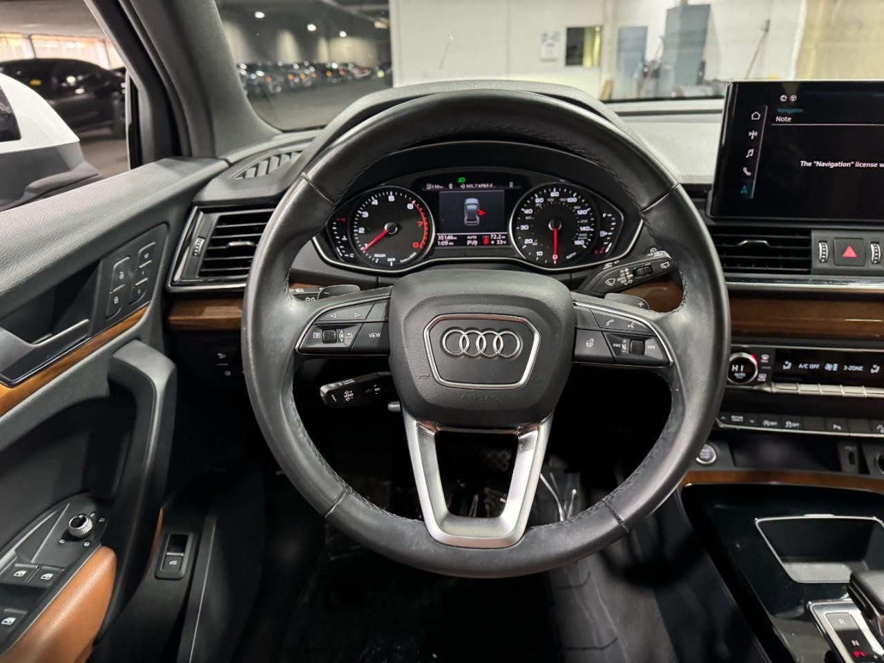Audi Q5 Vehicle Full-screen Gallery Image 13