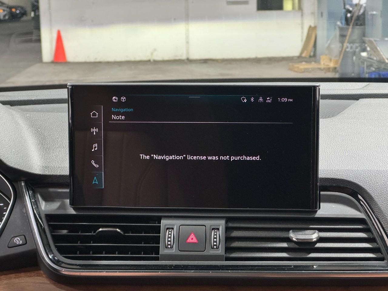 Audi Q5 Vehicle Full-screen Gallery Image 14