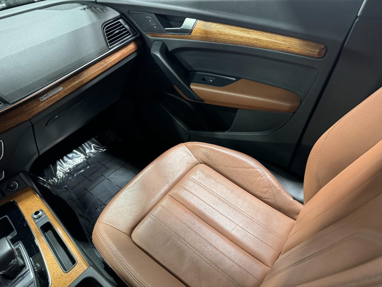 Audi Q5 Vehicle Full-screen Gallery Image 17