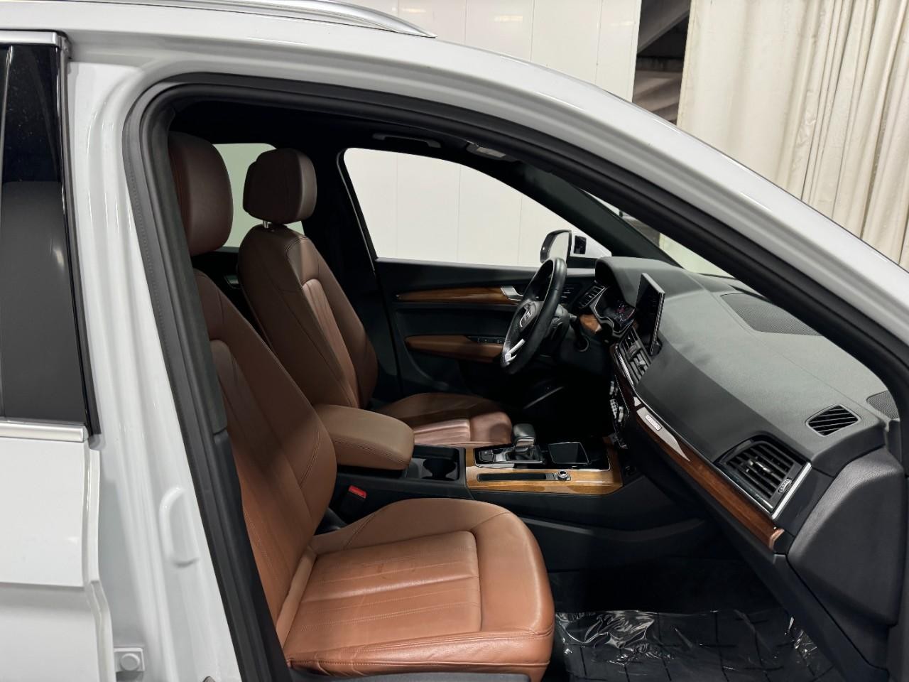 Audi Q5 Vehicle Full-screen Gallery Image 18