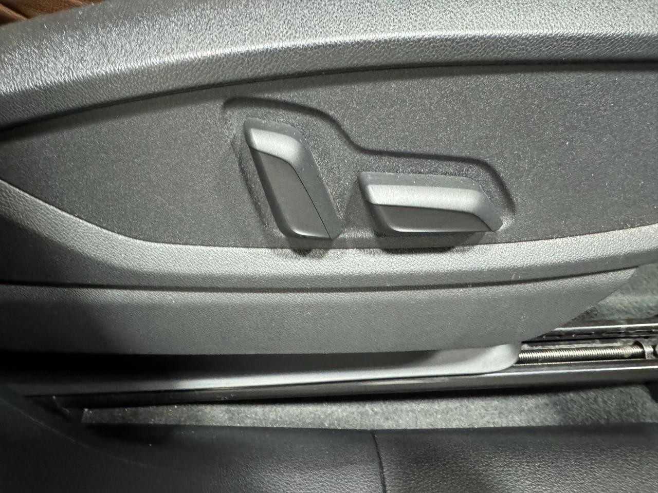 Audi Q5 Vehicle Full-screen Gallery Image 20