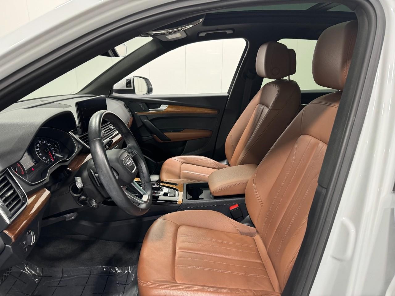 Audi Q5 Vehicle Full-screen Gallery Image 26