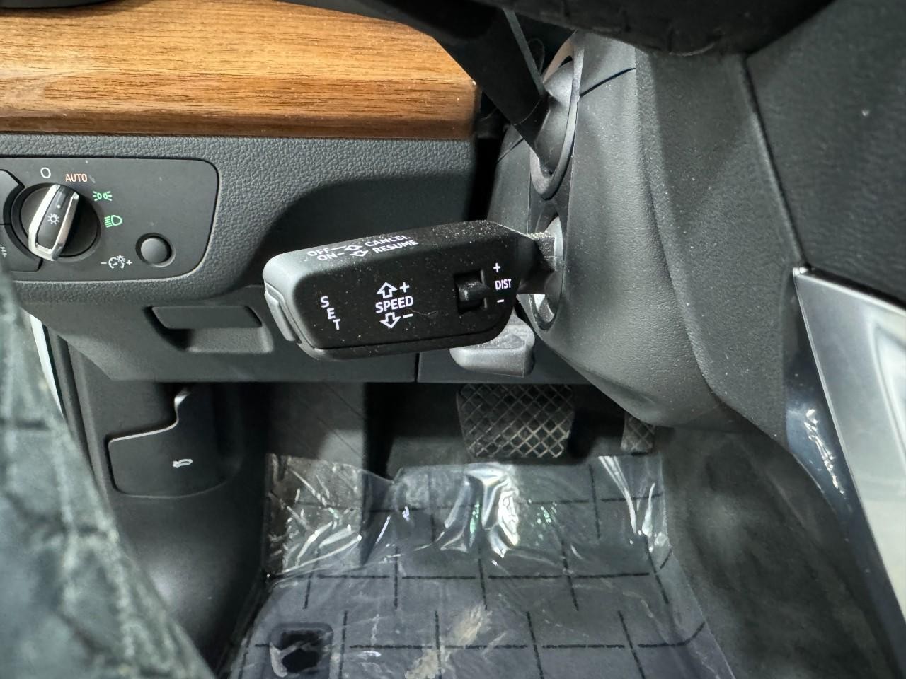 Audi Q5 Vehicle Full-screen Gallery Image 30