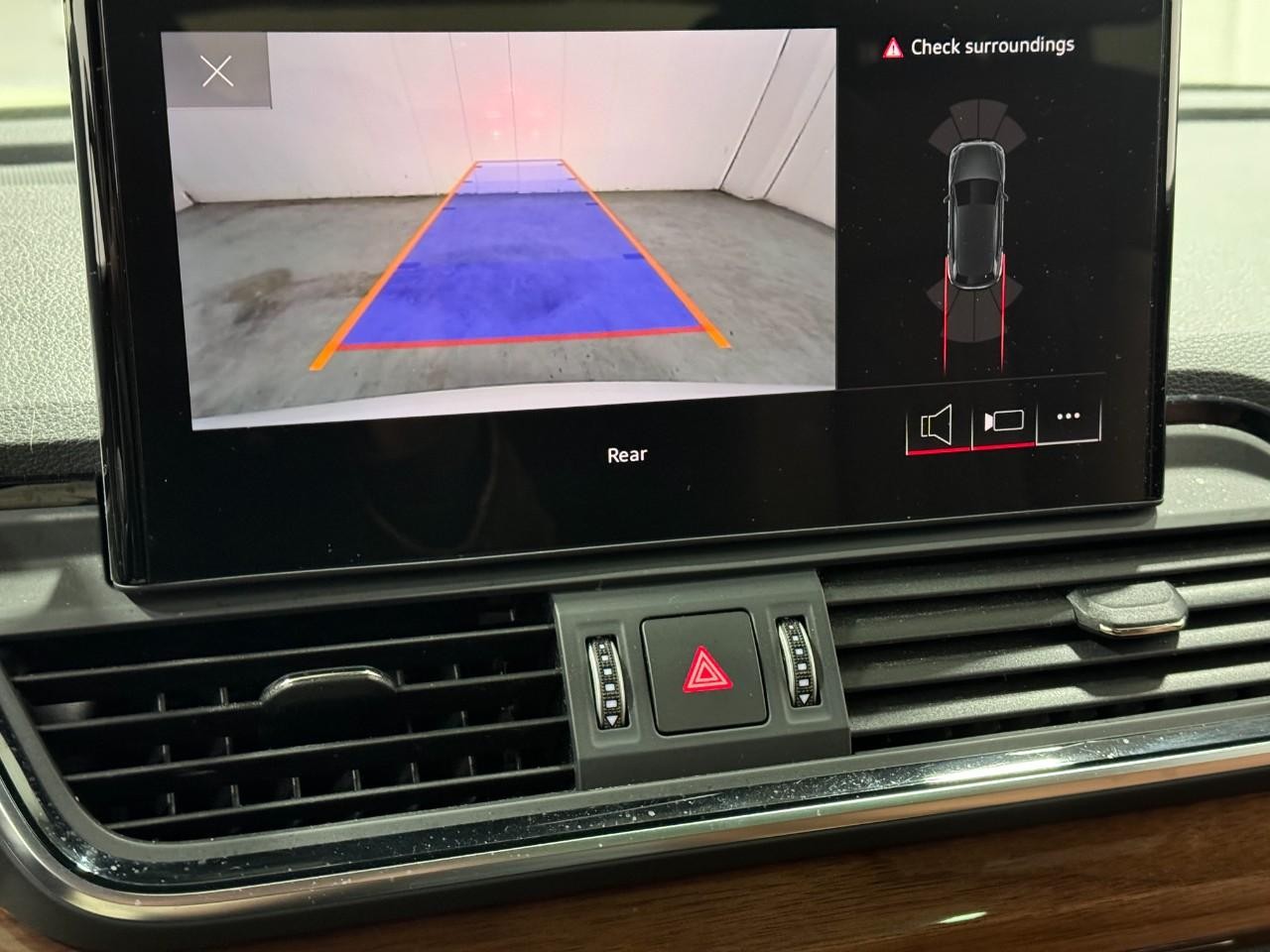 Audi Q5 Vehicle Full-screen Gallery Image 34