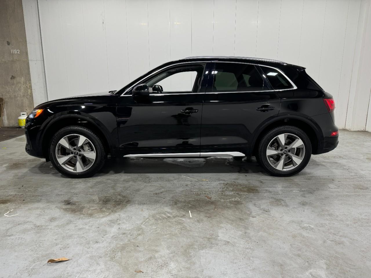 Audi Q5 Vehicle Full-screen Gallery Image 02