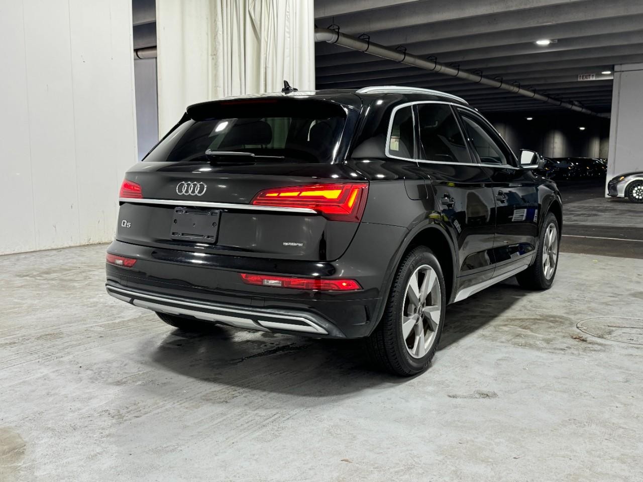 Audi Q5 Vehicle Full-screen Gallery Image 04