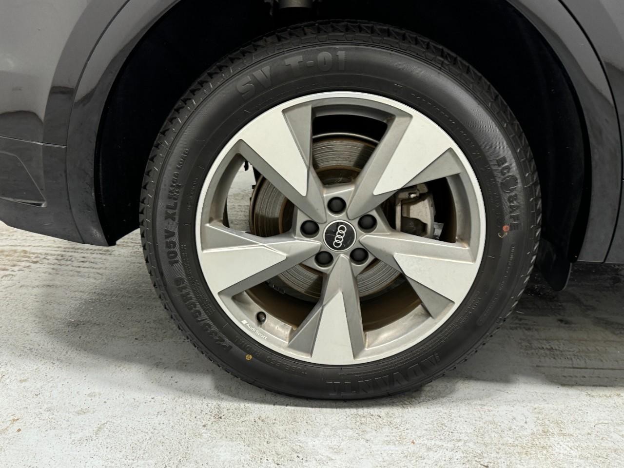 Audi Q5 Vehicle Full-screen Gallery Image 05