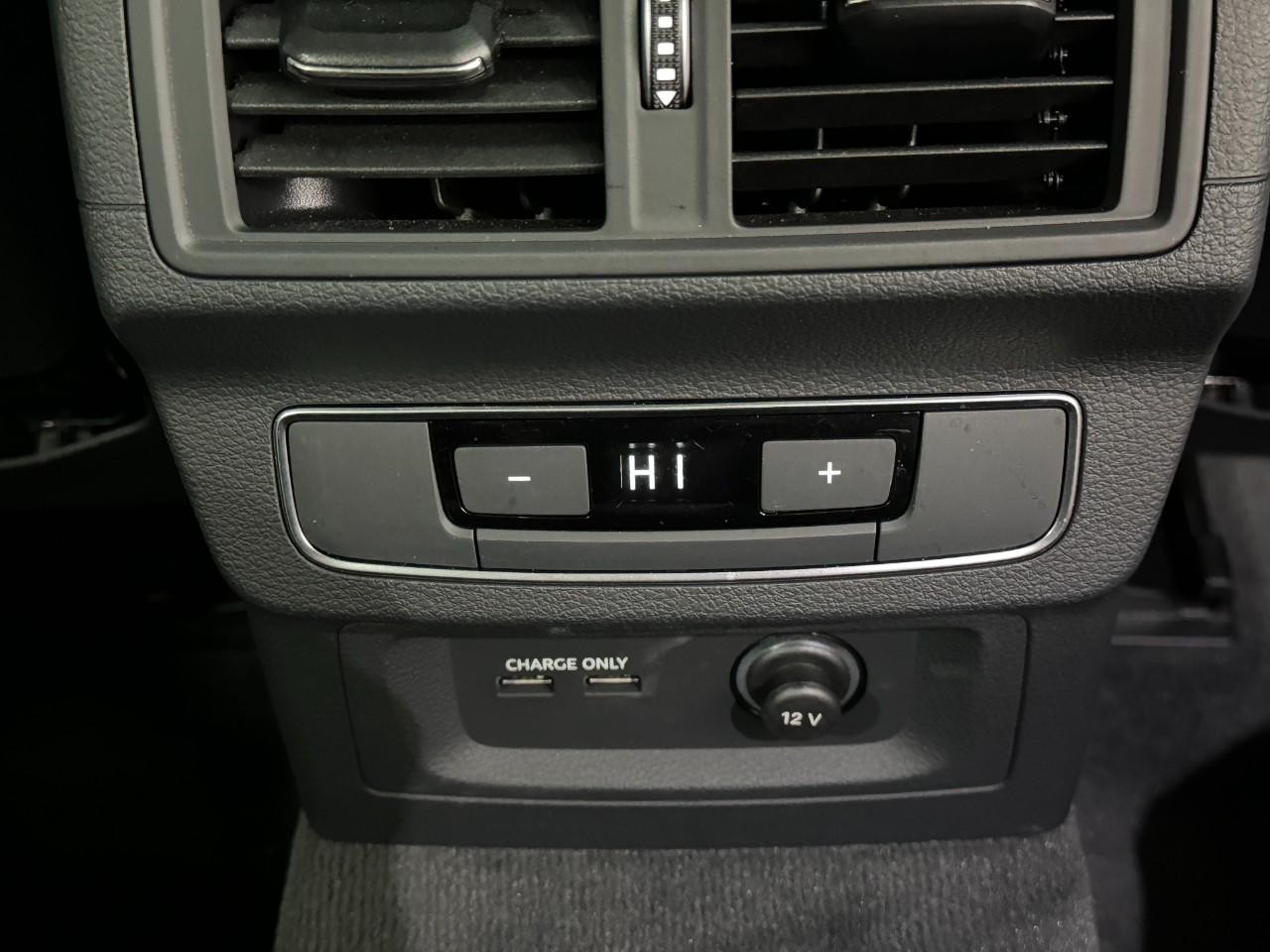 Audi Q5 Vehicle Full-screen Gallery Image 11