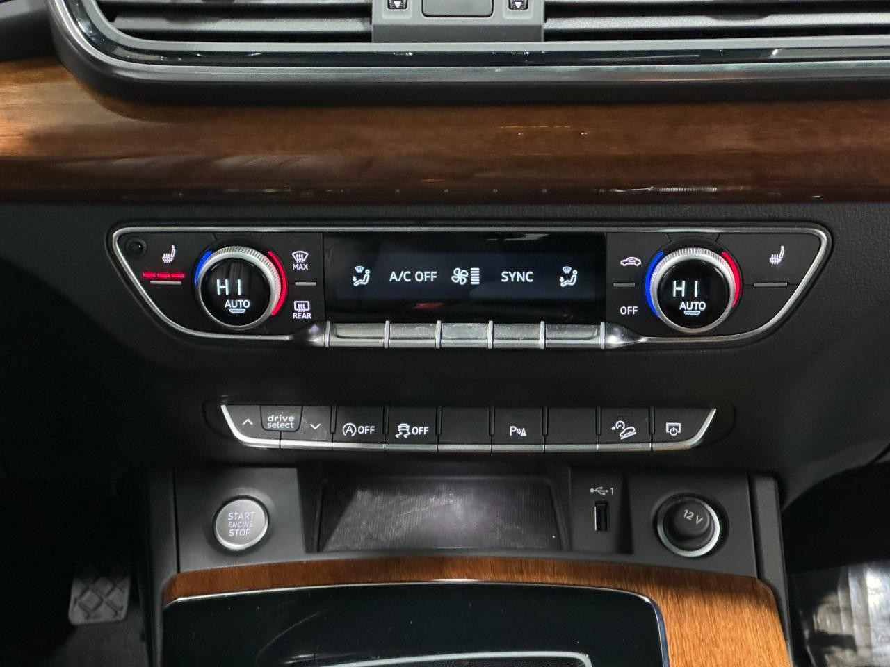 Audi Q5 Vehicle Full-screen Gallery Image 16