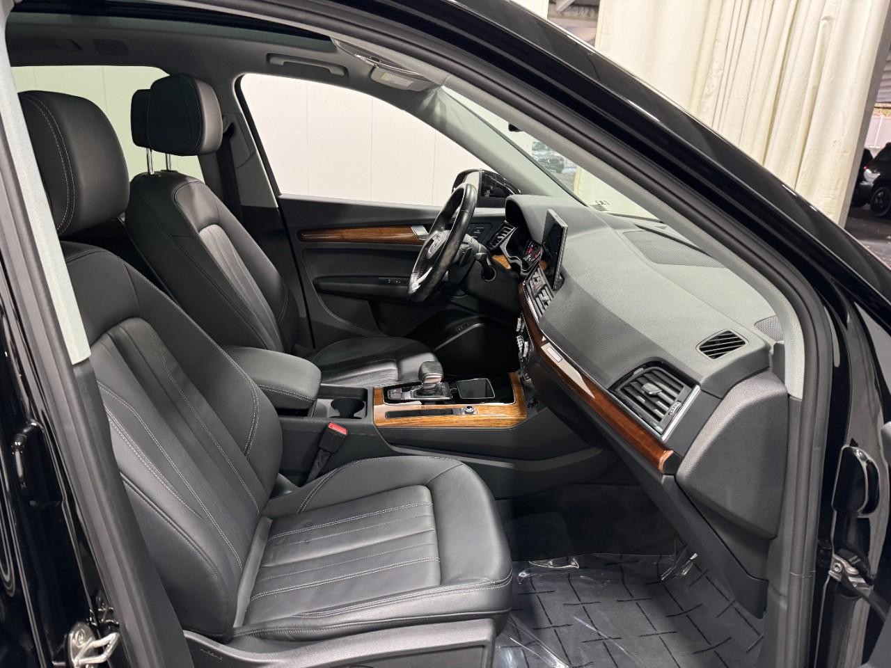 Audi Q5 Vehicle Full-screen Gallery Image 19