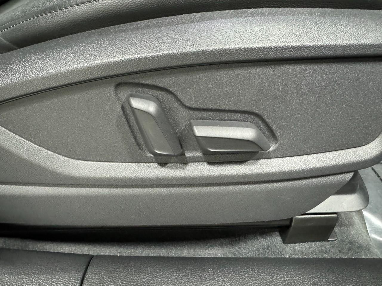 Audi Q5 Vehicle Full-screen Gallery Image 21