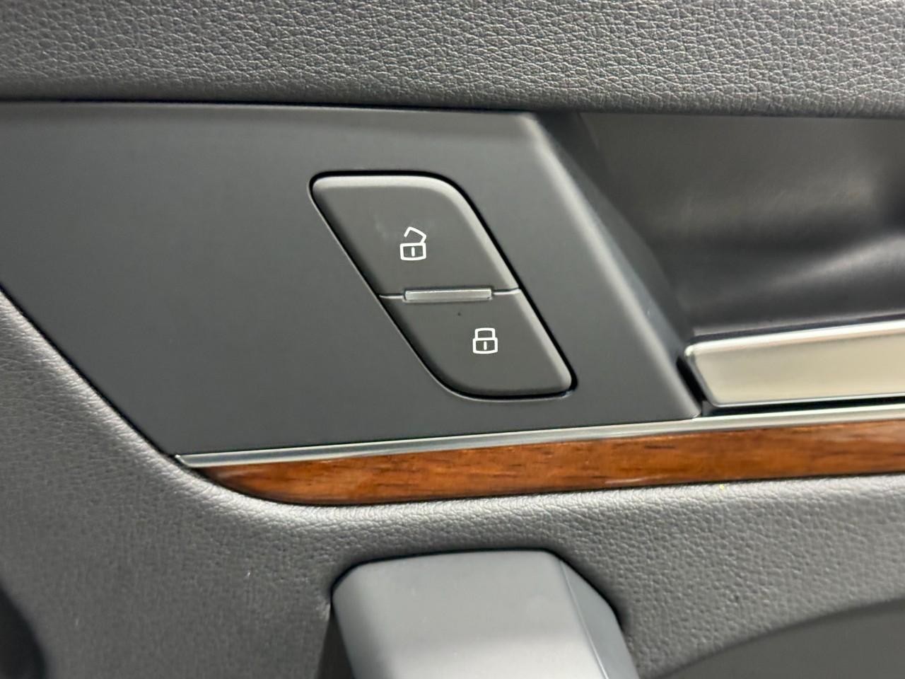 Audi Q5 Vehicle Full-screen Gallery Image 22