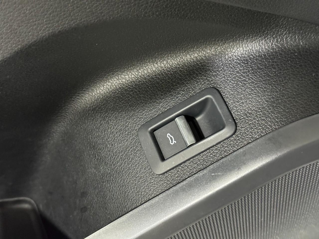 Audi Q5 Vehicle Full-screen Gallery Image 26